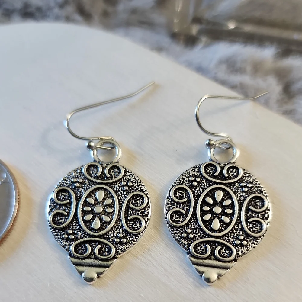 Silver‎ Ornate Dangle Earrings